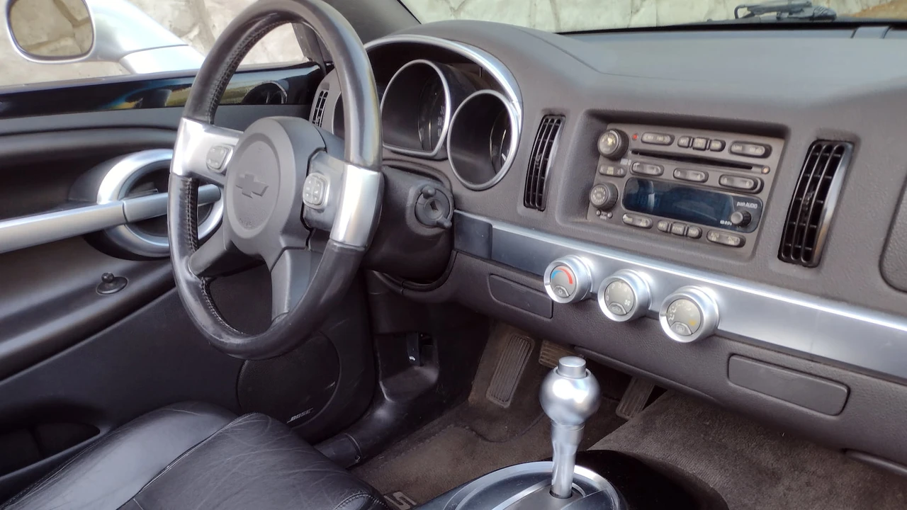 2003 Chevrolet SSR - Image 5 of 17