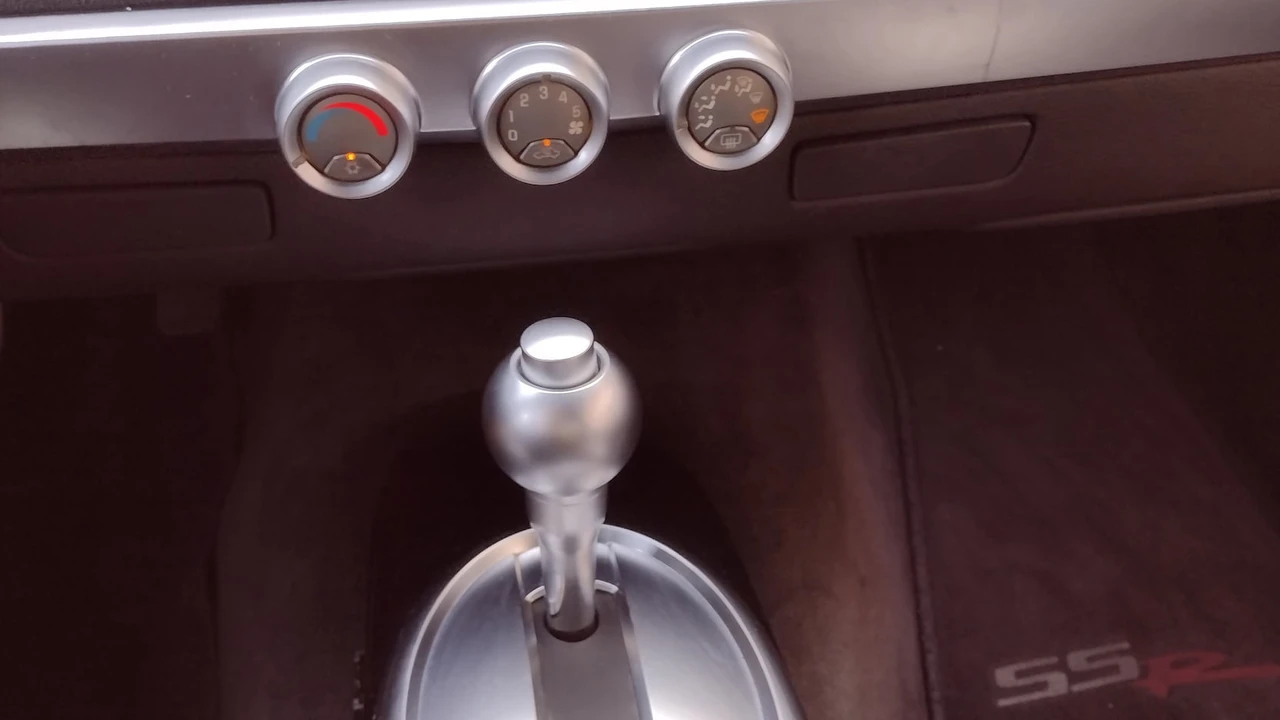 2003 Chevrolet SSR - Image 7 of 17