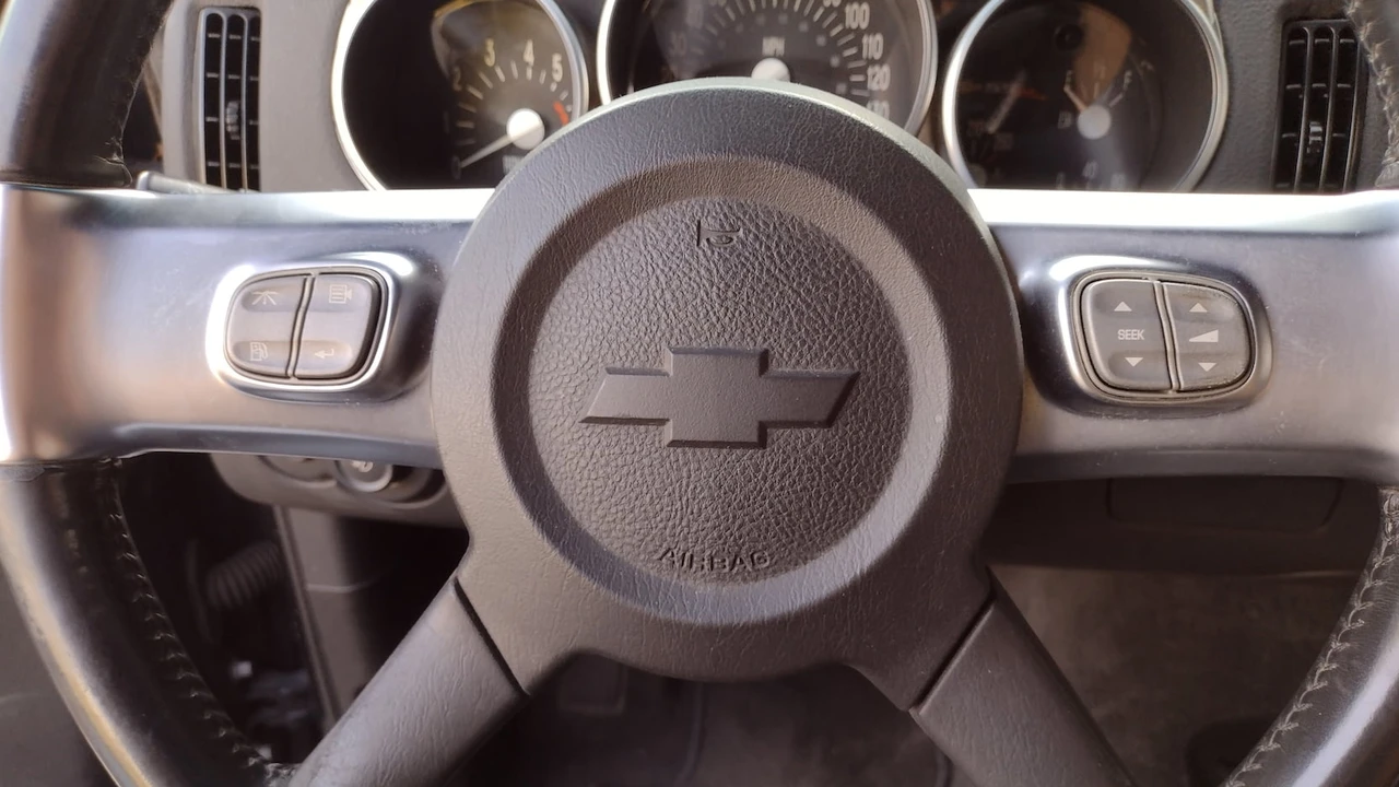 2003 Chevrolet SSR - Image 8 of 17