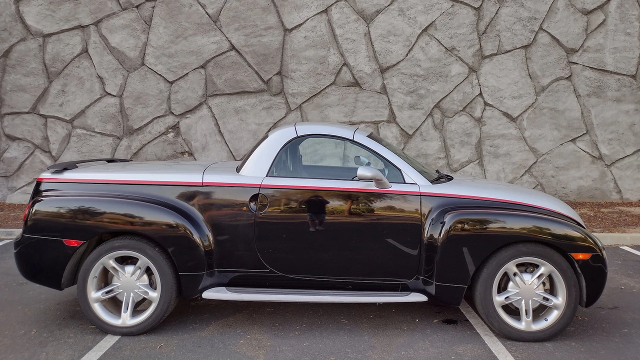 2003 Chevrolet SSR - Image 13 of 17