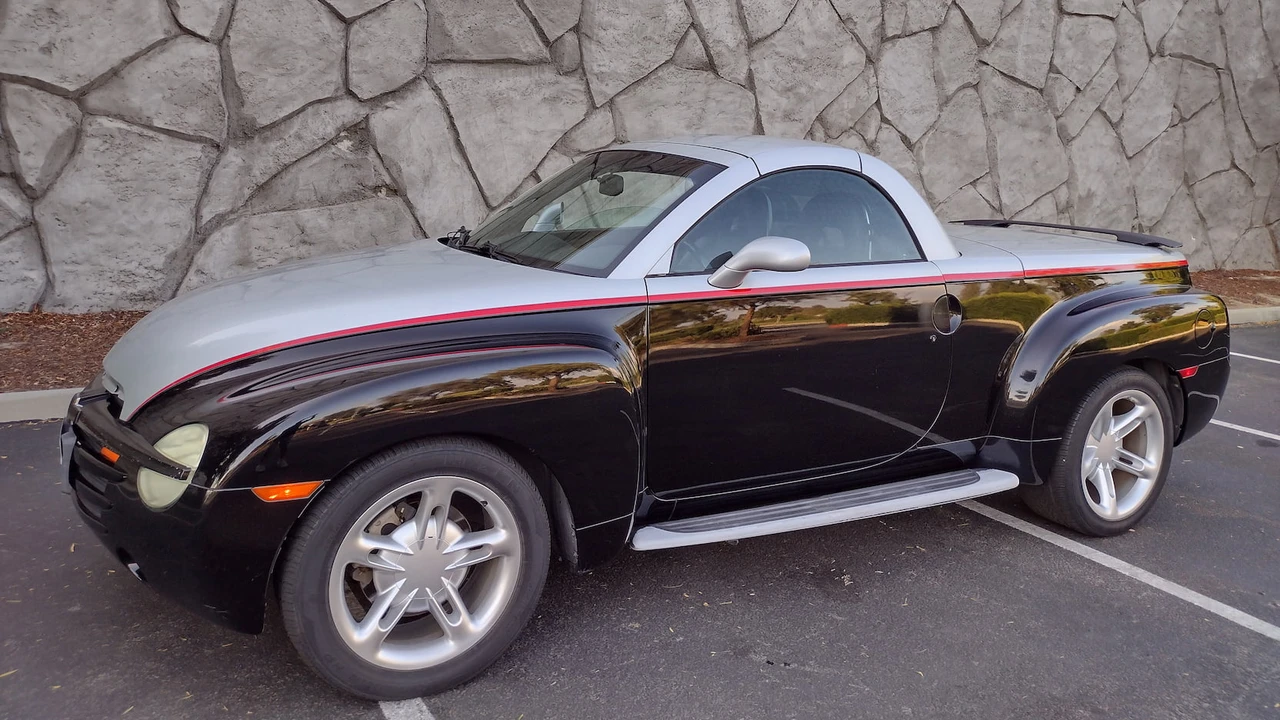 2003 Chevrolet SSR - Image 14 of 17