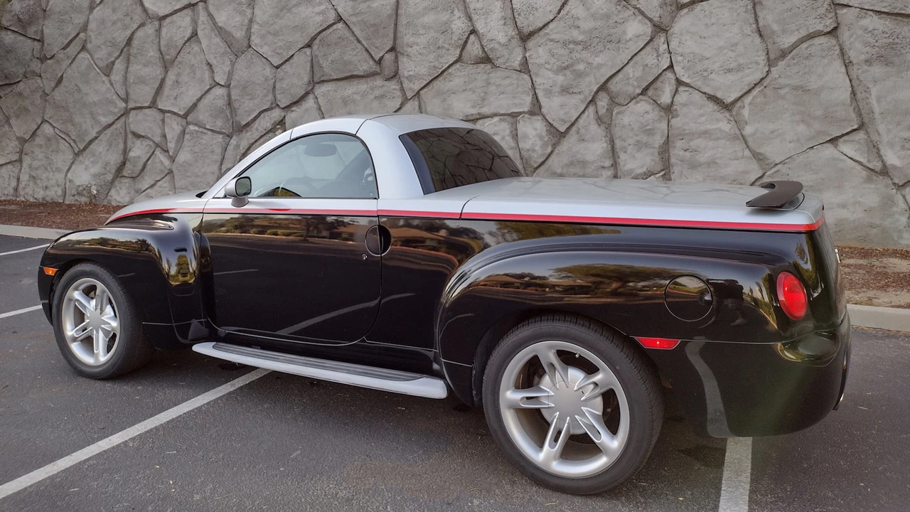 2003 Chevrolet SSR - Image 15 of 17