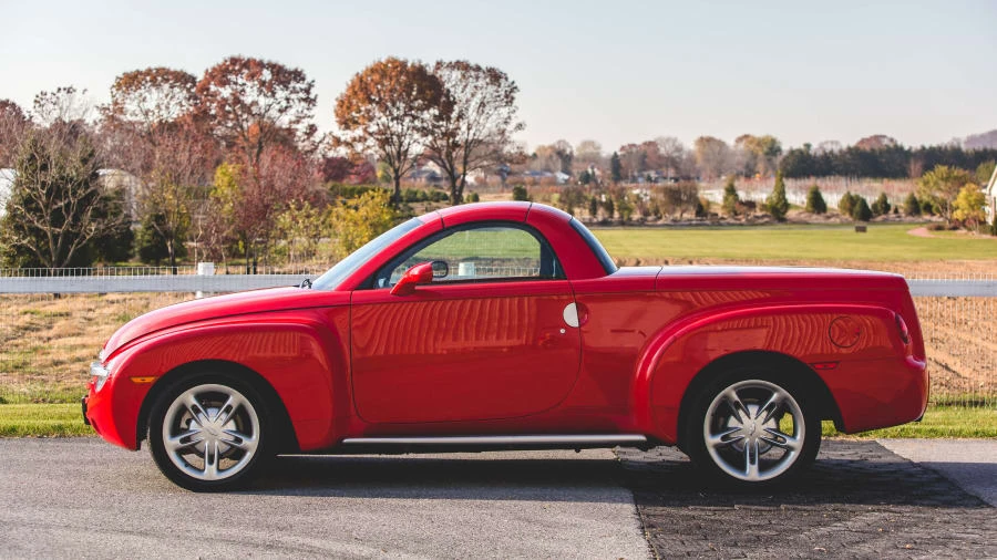 2003 Chevrolet SSR - Image 2 of 12