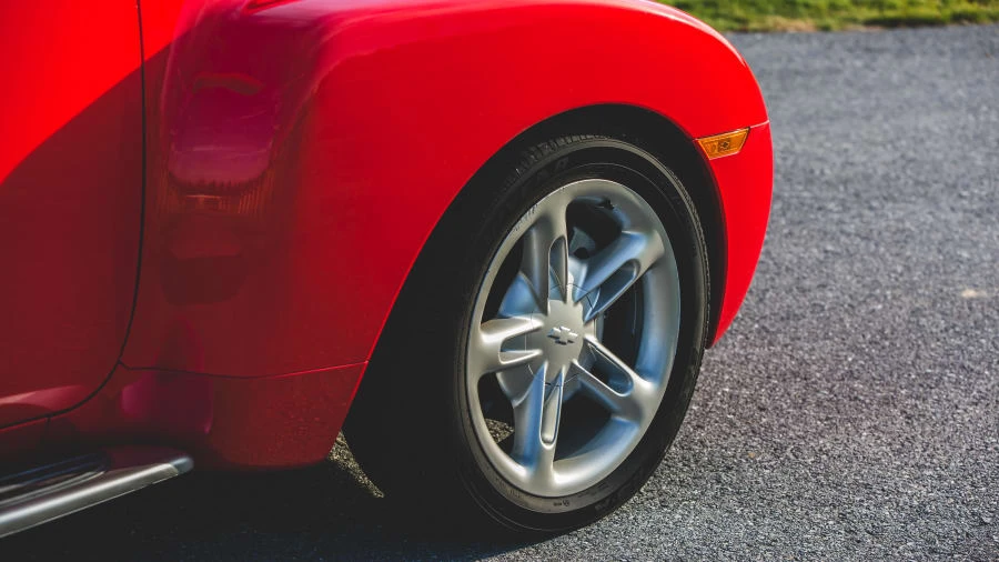 2003 Chevrolet SSR - Image 9 of 12