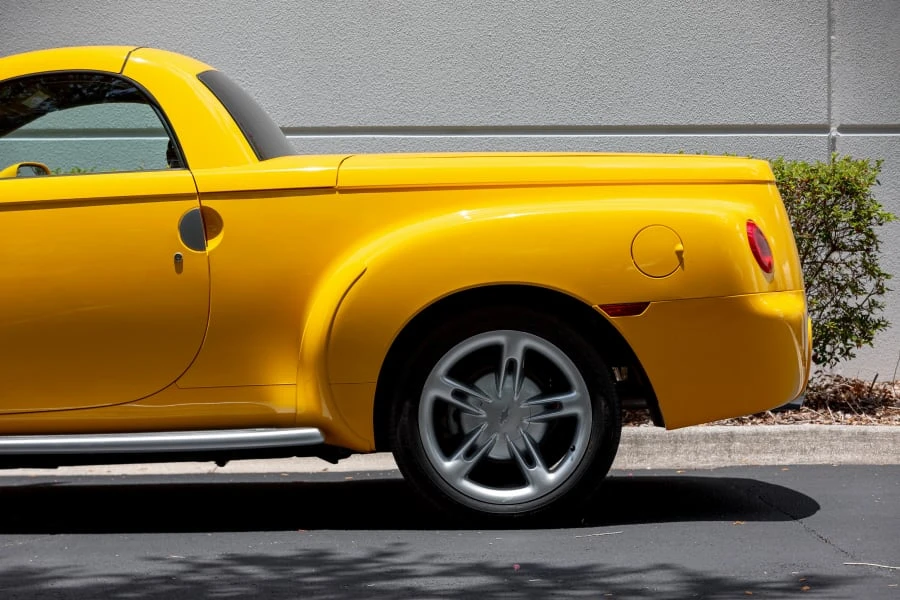 2003 Chevrolet SSR - Image 13 of 31