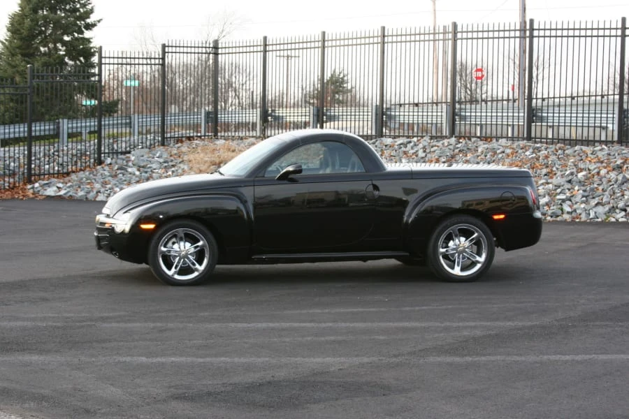 2003 Chevrolet SSR - Image 2 of 4