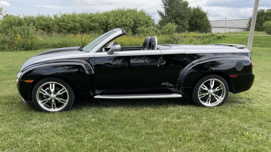 2003 Chevrolet SSR - Image 2 of 11
