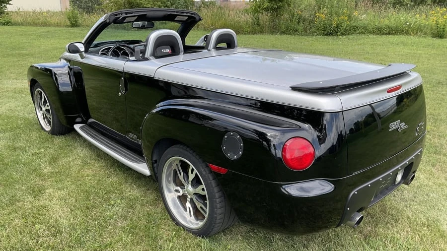 2003 Chevrolet SSR - Image 3 of 11