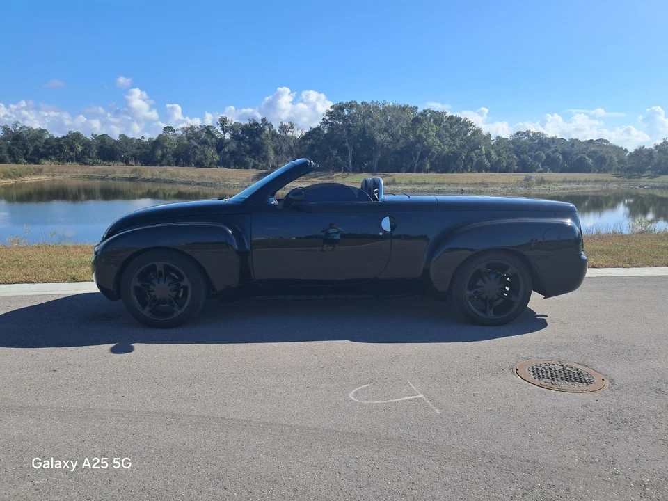 2003 Chevrolet SSR - Image 2 of 8