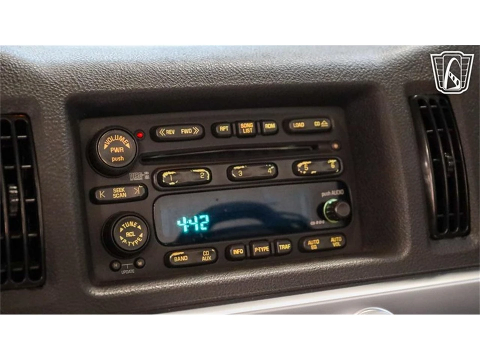 2003 Chevrolet SSR - Image 17 of 31