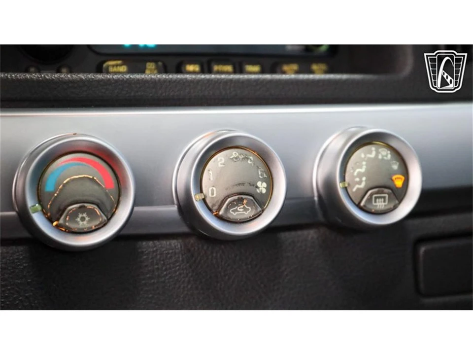 2003 Chevrolet SSR - Image 18 of 31