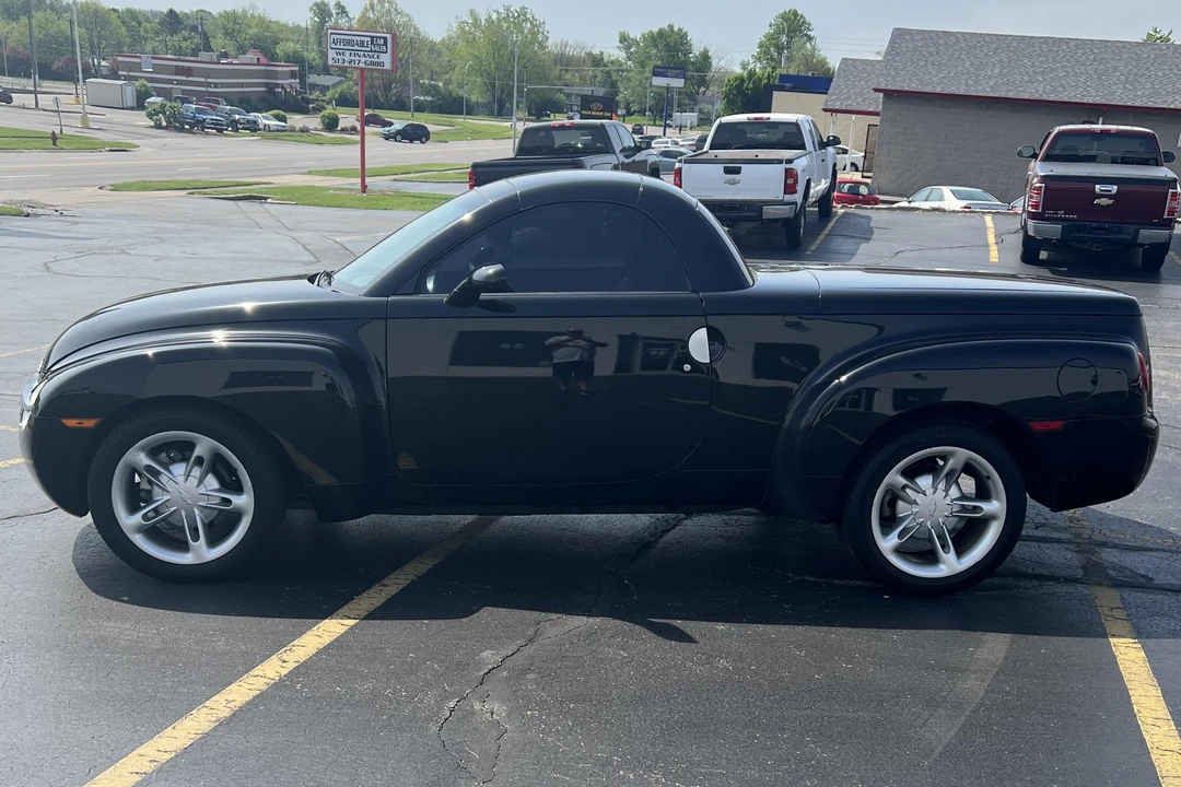 2003 Chevrolet SSR - Image 2 of 31
