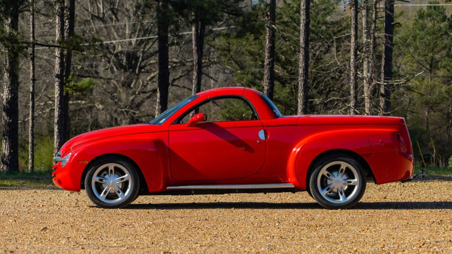 2003 Chevrolet SSR - Image 2 of 15