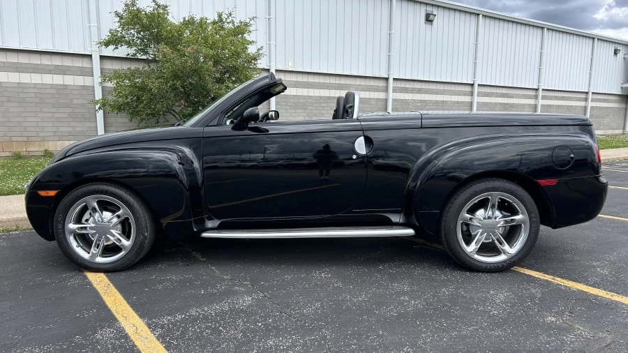 2003 Chevrolet SSR - Image 2 of 11