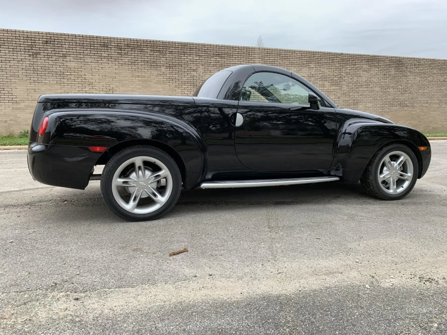 2003 Chevrolet SSR - Image 2 of 10