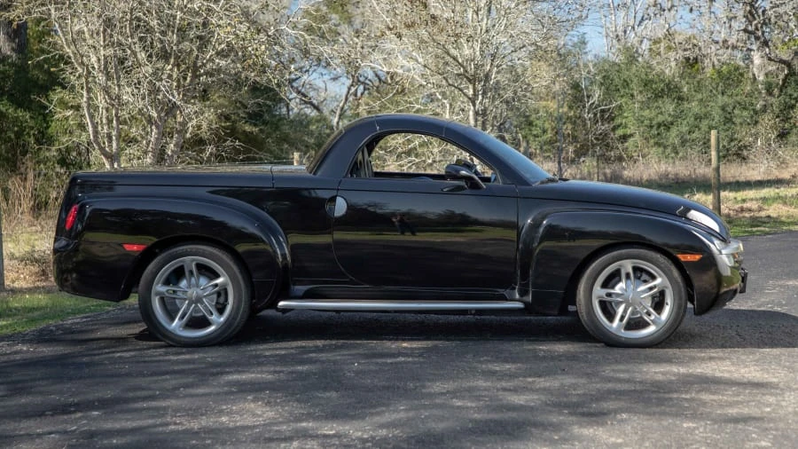 2003 Chevrolet SSR - Image 2 of 14