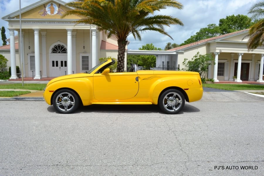 2003 Chevrolet SSR - Image 2 of 12