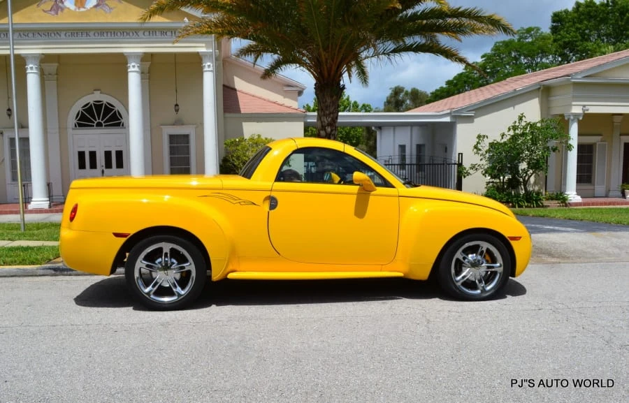 2003 Chevrolet SSR - Image 11 of 12