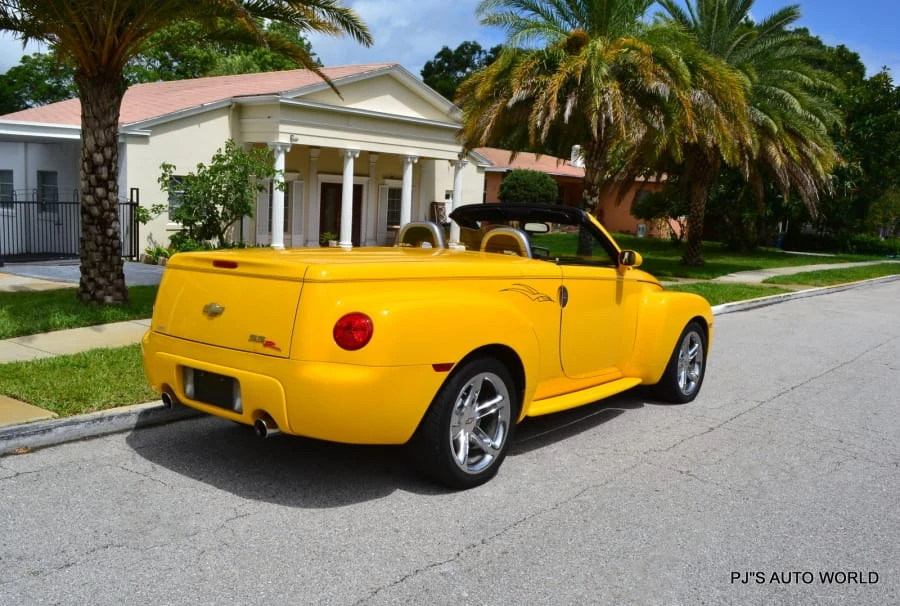 2003 Chevrolet SSR - Image 10 of 12