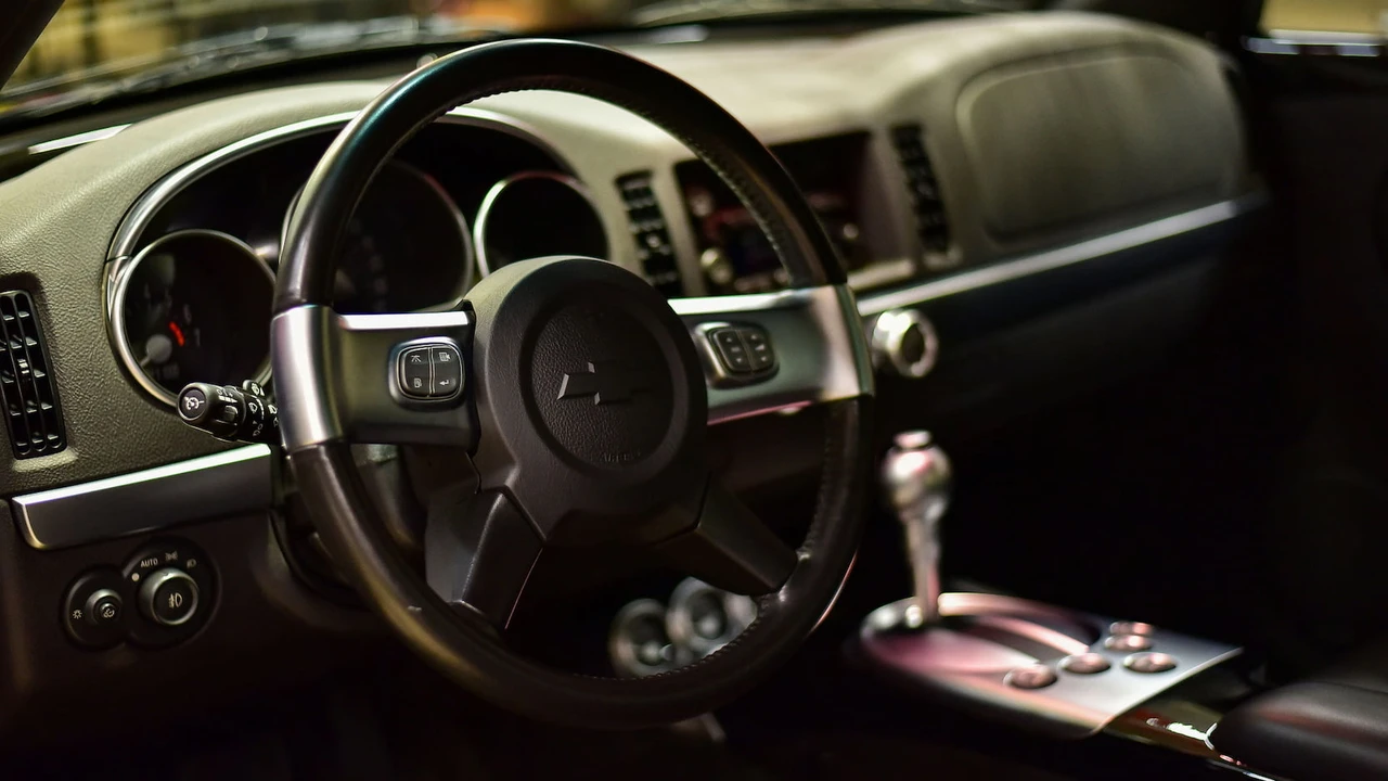 2003 Chevrolet SSR - Image 3 of 18