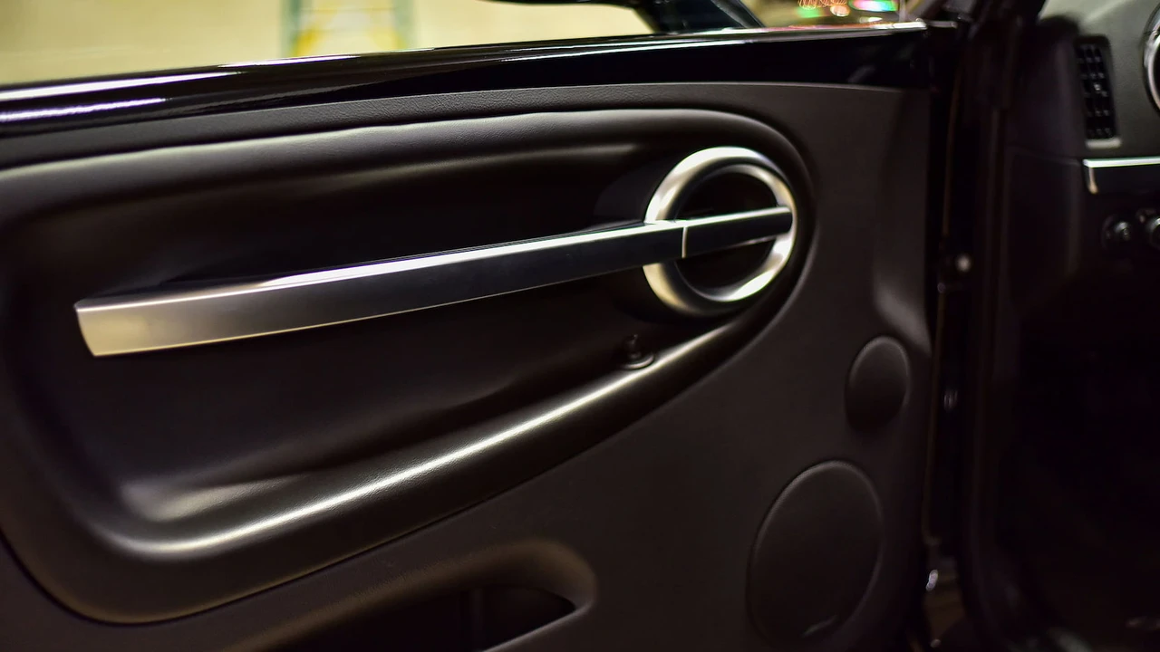 2003 Chevrolet SSR - Image 6 of 18