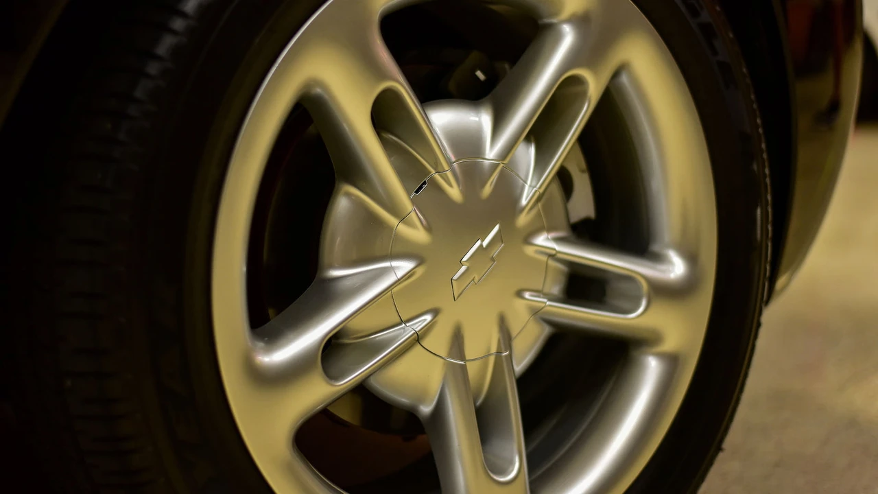 2003 Chevrolet SSR - Image 12 of 18