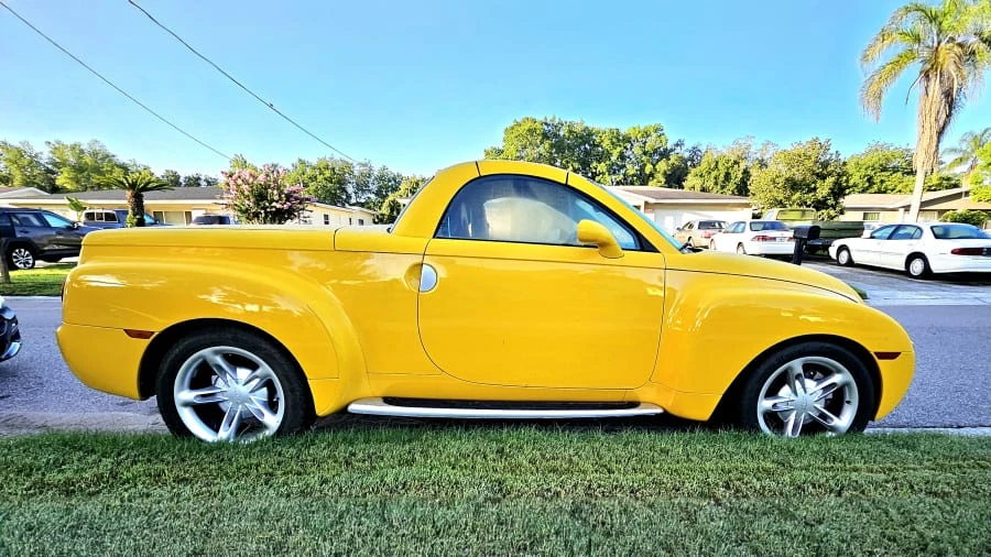 2003 Chevrolet SSR - Image 2 of 5