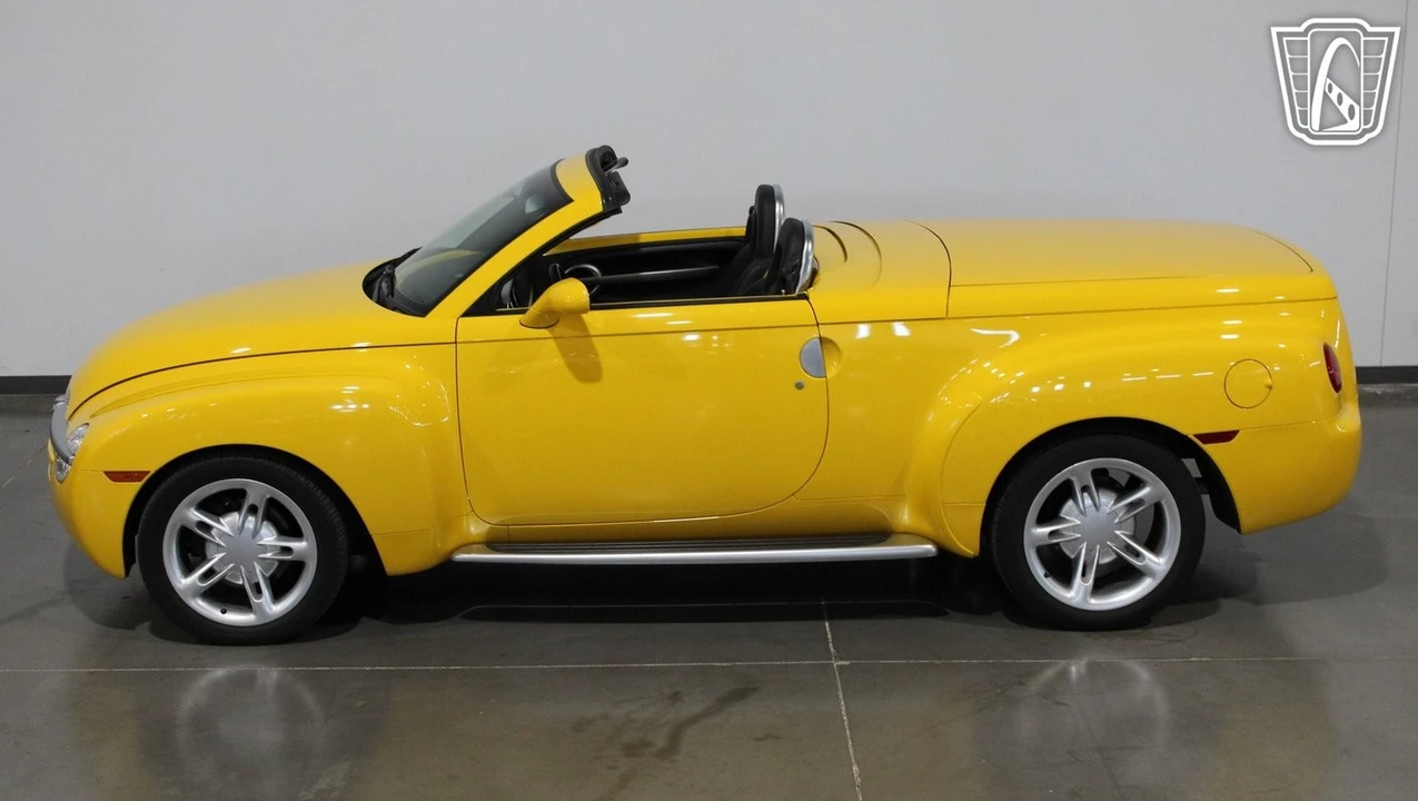 2003 Chevrolet SSR - Image 11 of 12