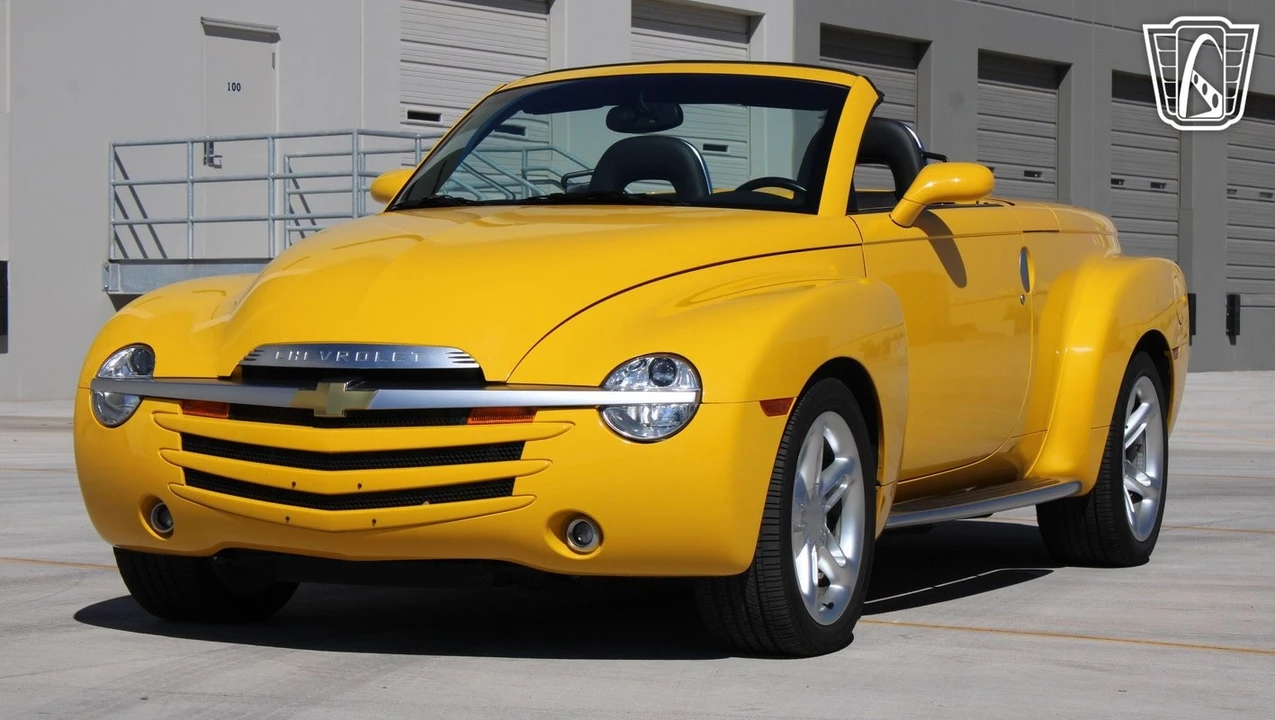 2003 Chevrolet SSR - Image 3 of 12