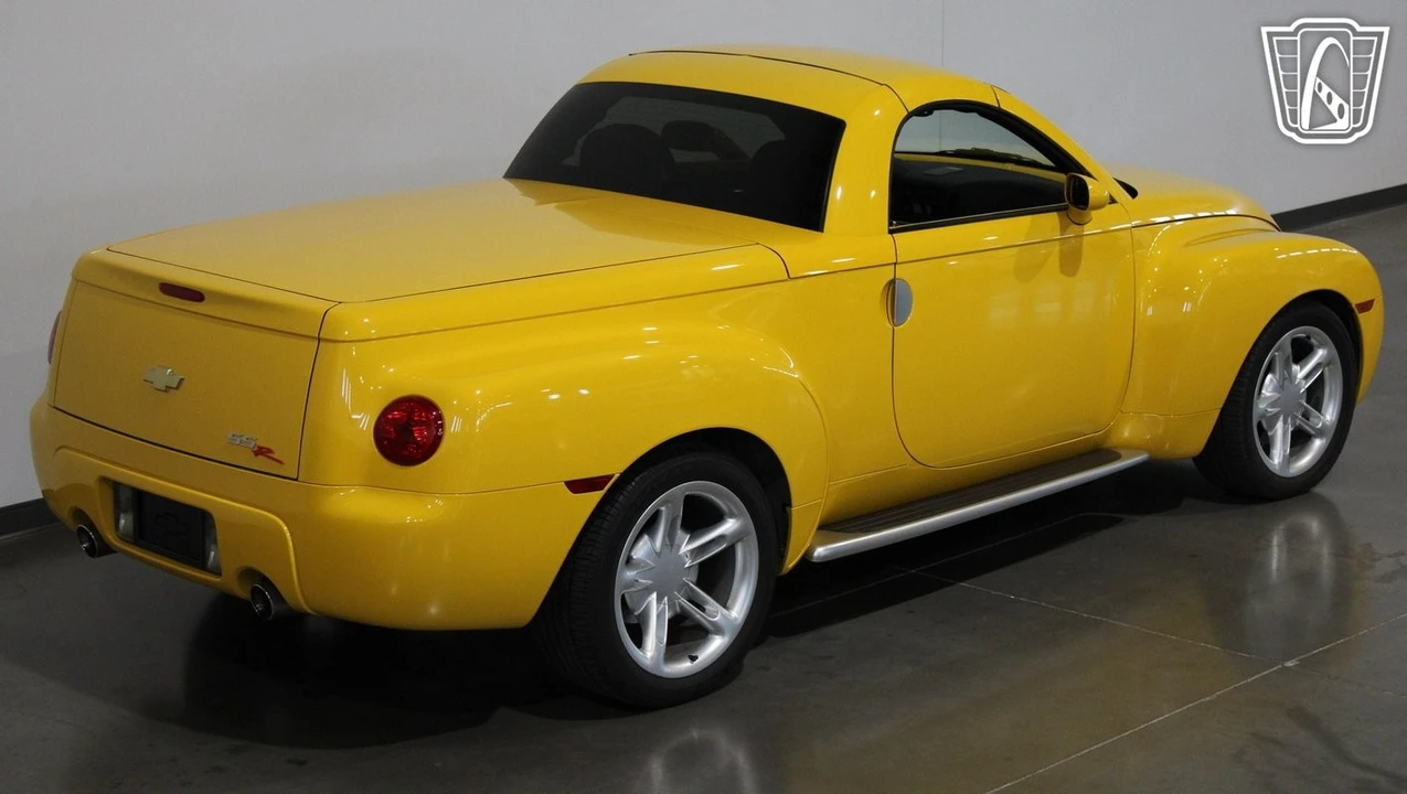 2003 Chevrolet SSR - Image 9 of 12