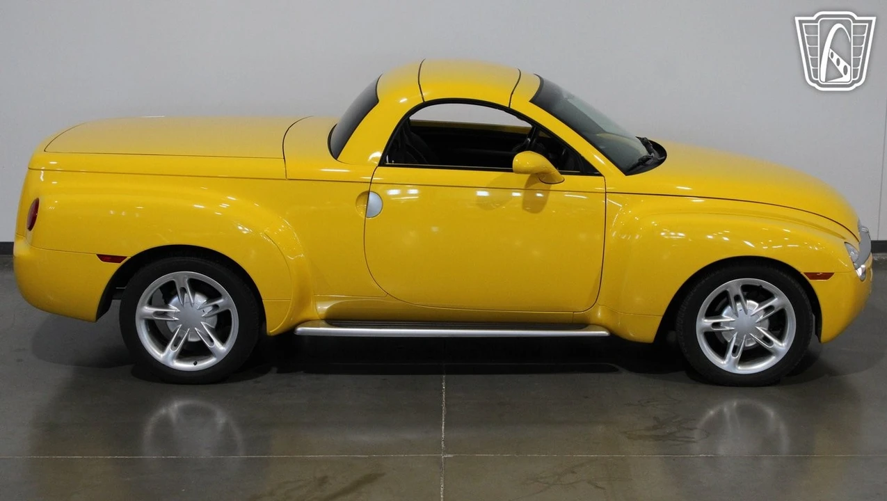 2003 Chevrolet SSR - Image 8 of 12