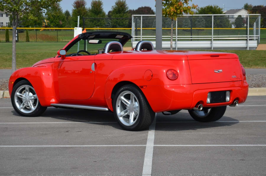 2003 Chevrolet SSR - Image 2 of 8