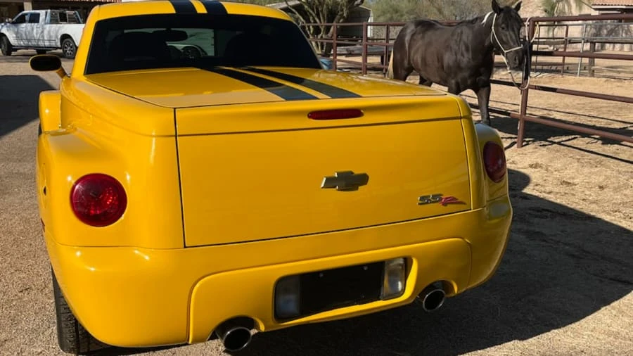 2003 Chevrolet SSR - Image 3 of 4