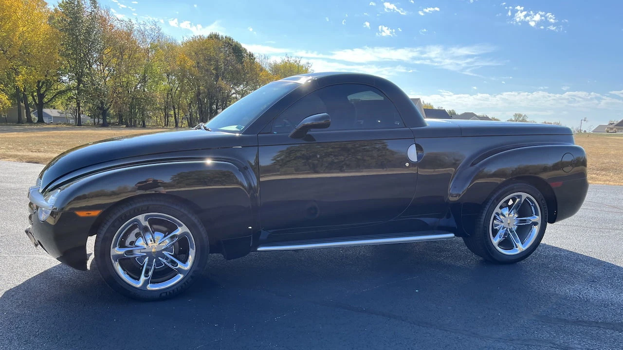 2003 Chevrolet SSR - Image 9 of 17