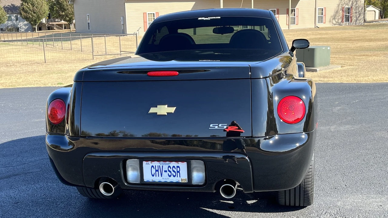 2003 Chevrolet SSR - Image 11 of 17