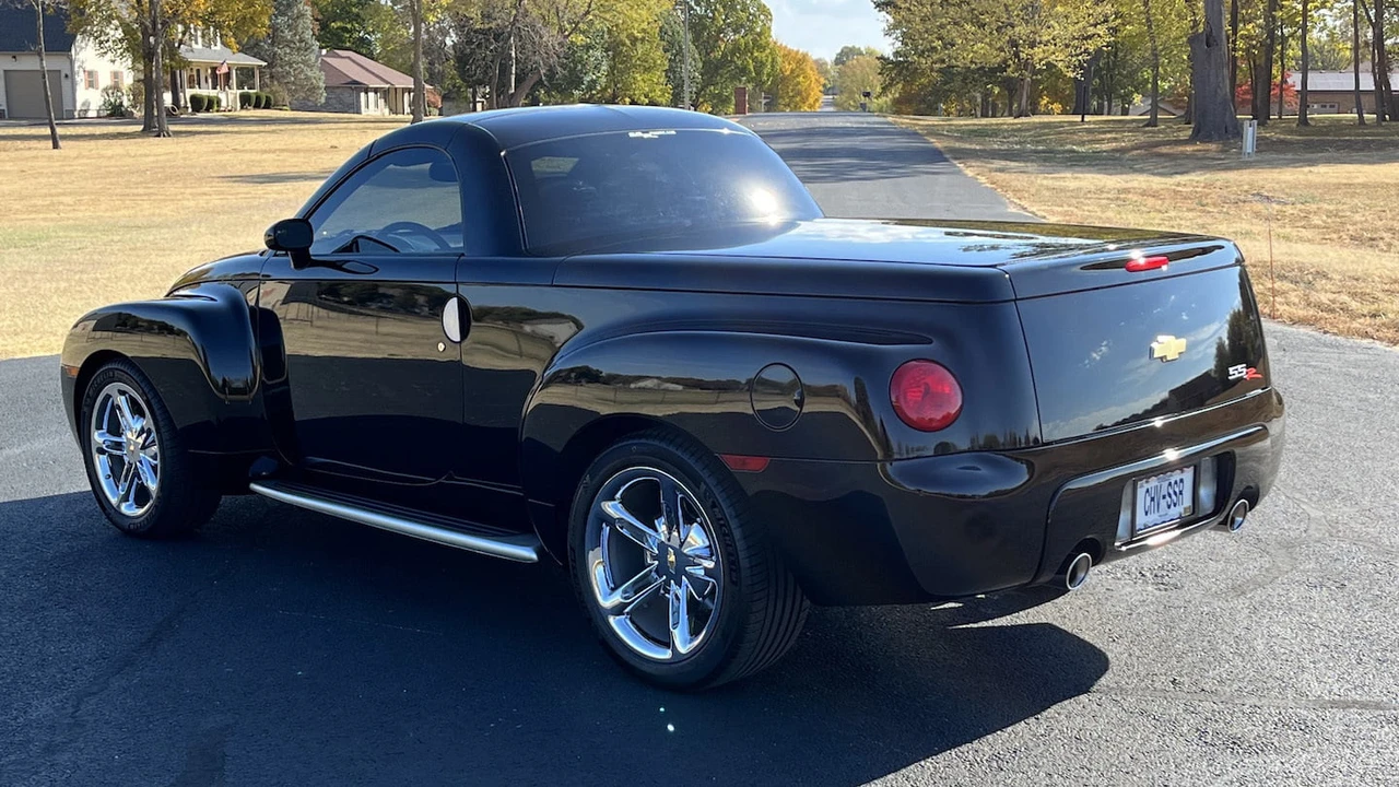 2003 Chevrolet SSR - Image 13 of 17