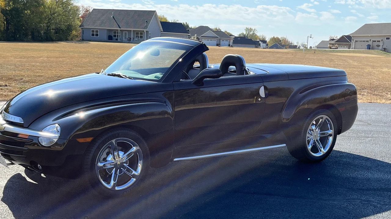 2003 Chevrolet SSR - Image 14 of 17