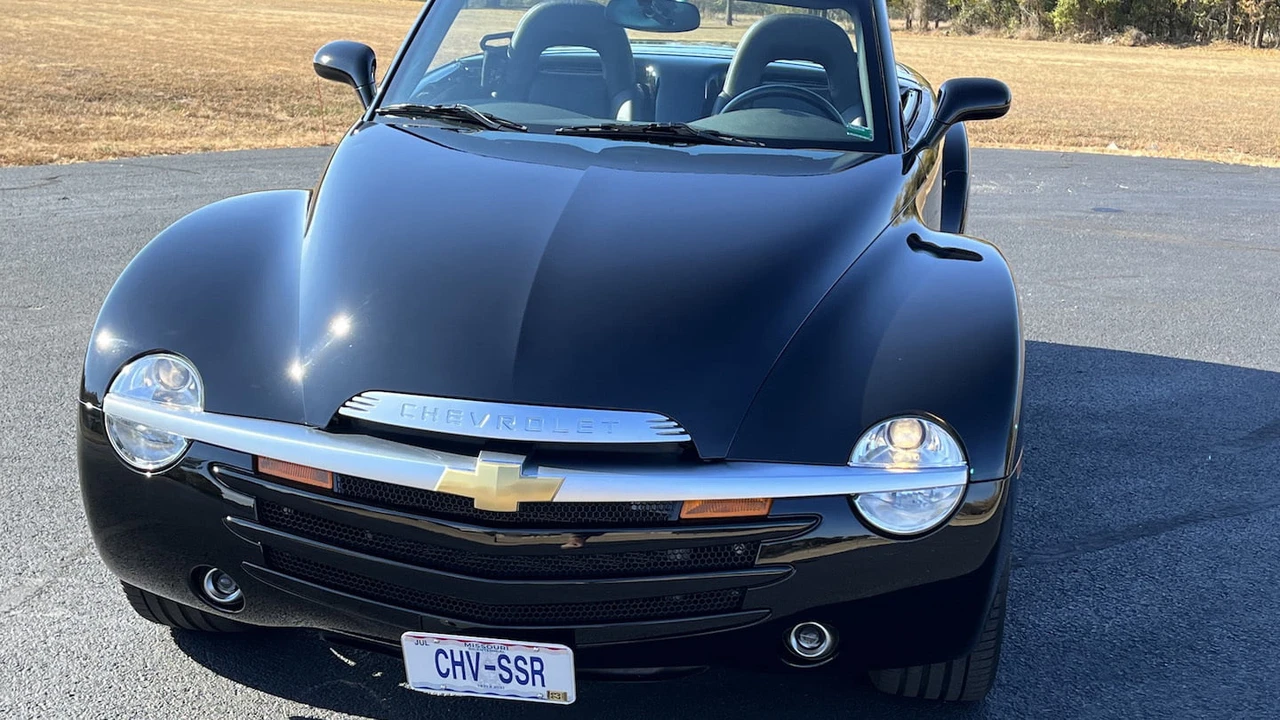 2003 Chevrolet SSR - Image 15 of 17