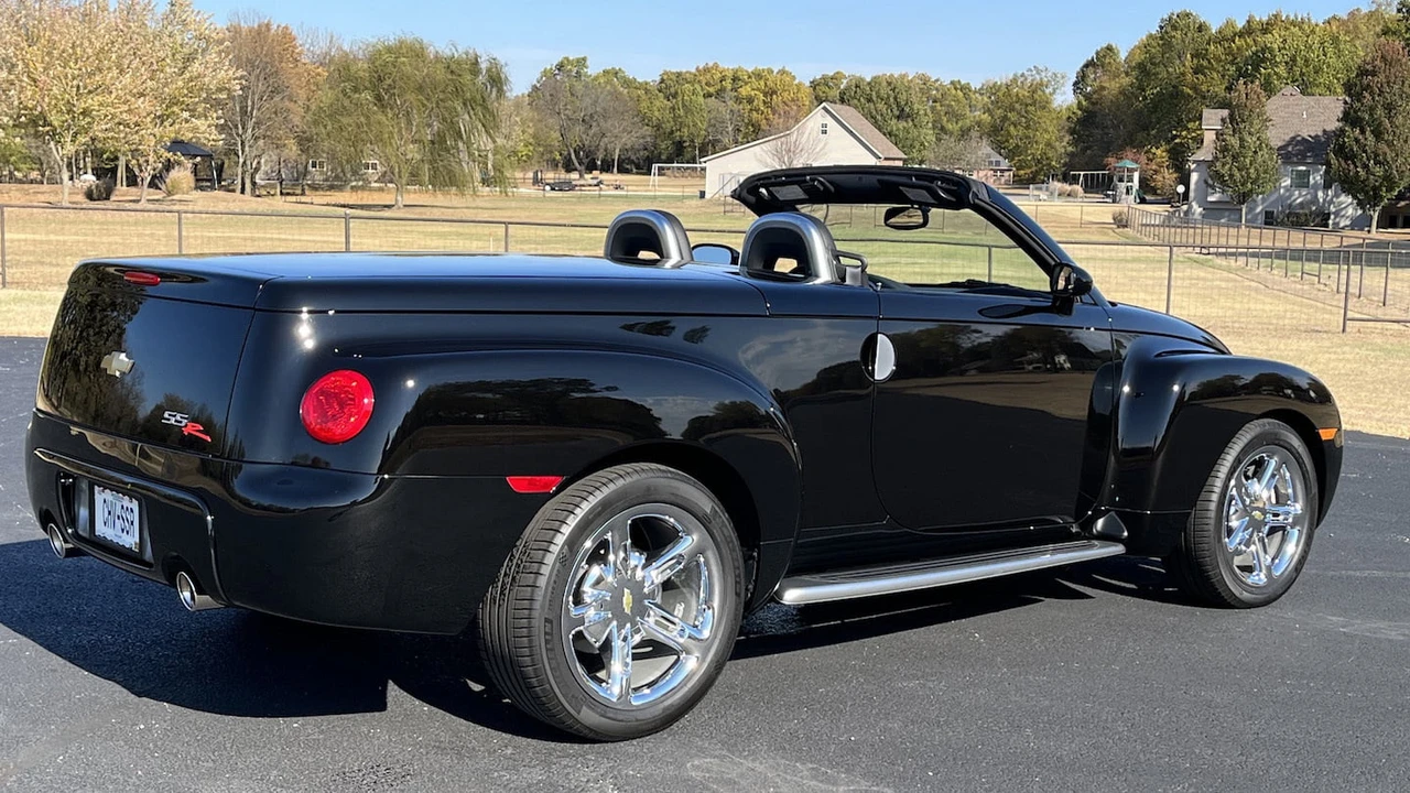 2003 Chevrolet SSR - Image 17 of 17