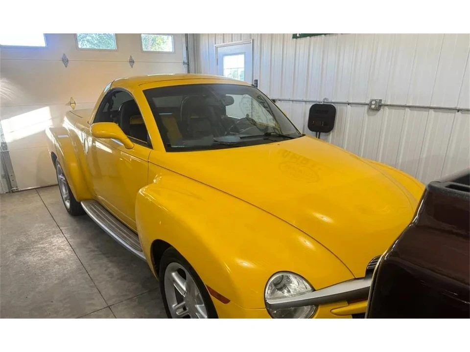 2003 Chevrolet SSR - Image 2 of 26