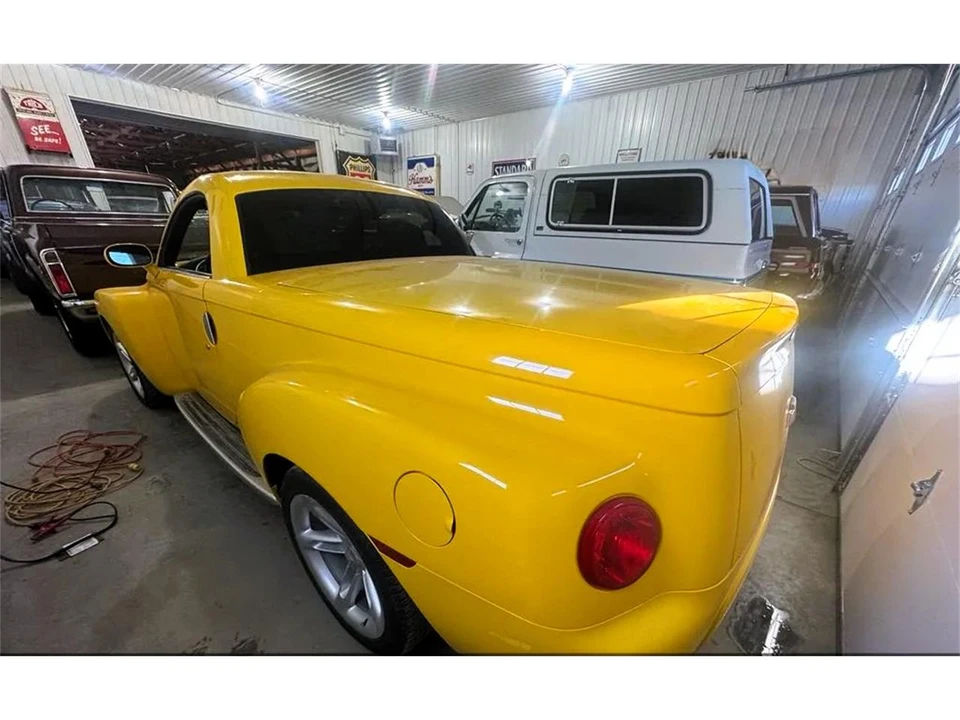 2003 Chevrolet SSR - Image 3 of 26