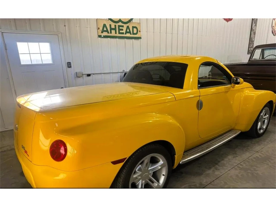 2003 Chevrolet SSR - Image 4 of 26