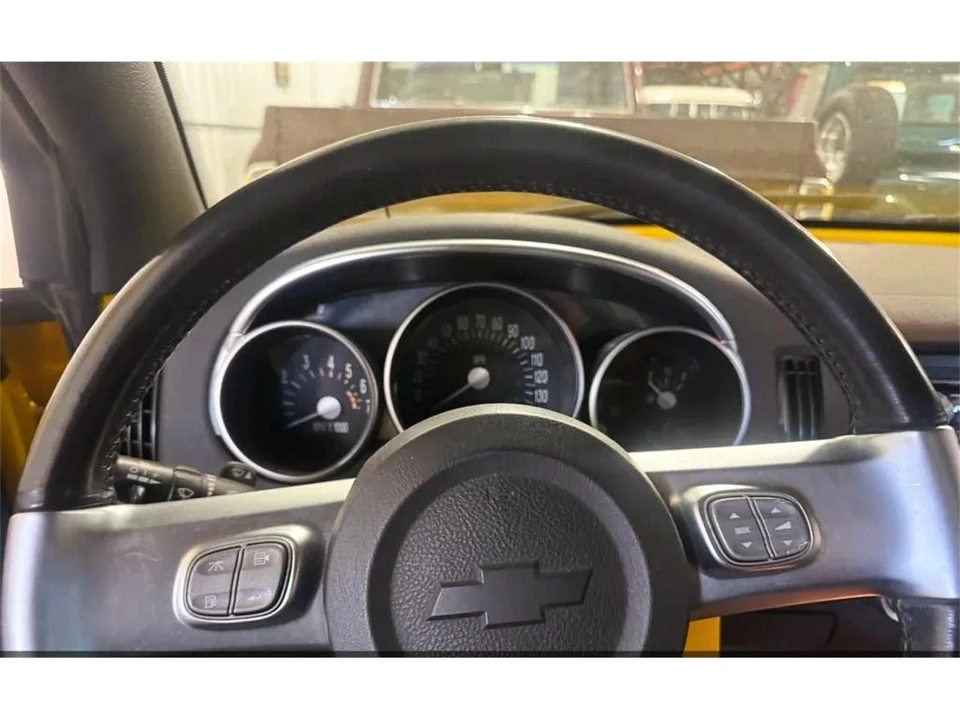 2003 Chevrolet SSR - Image 9 of 26