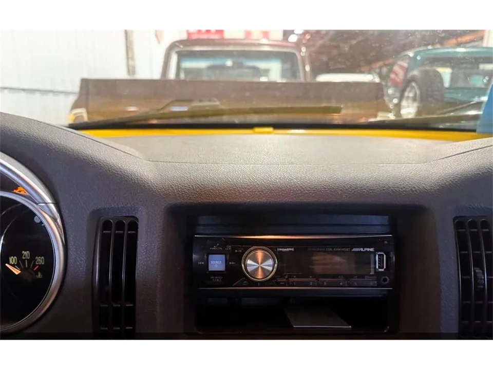 2003 Chevrolet SSR - Image 13 of 26