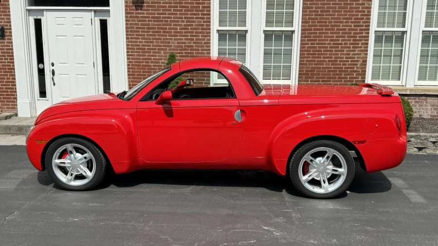2003 Chevrolet SSR - Image 2 of 12