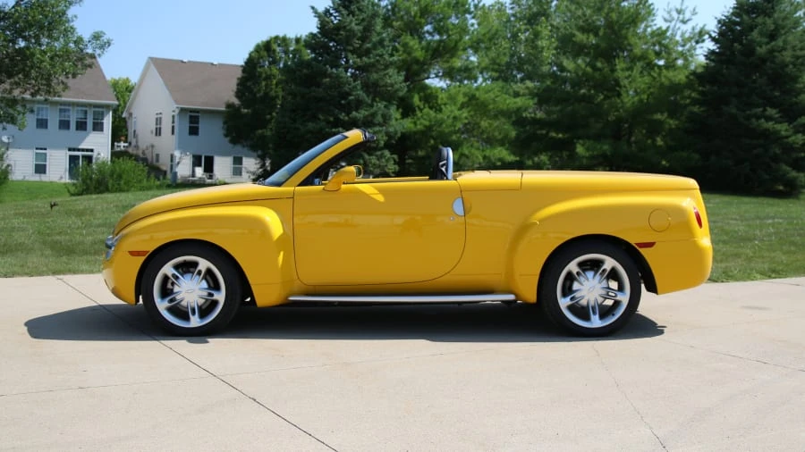 2003 Chevrolet SSR - Image 2 of 31