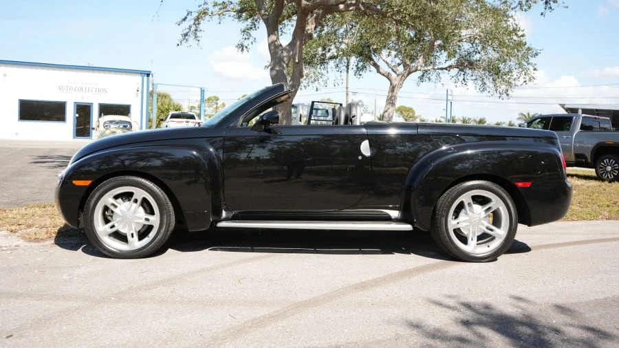 2003 Chevrolet SSR - Image 2 of 31