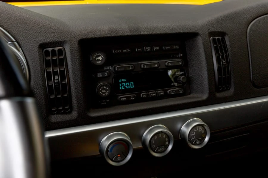 2003 Chevrolet SSR - Image 23 of 31