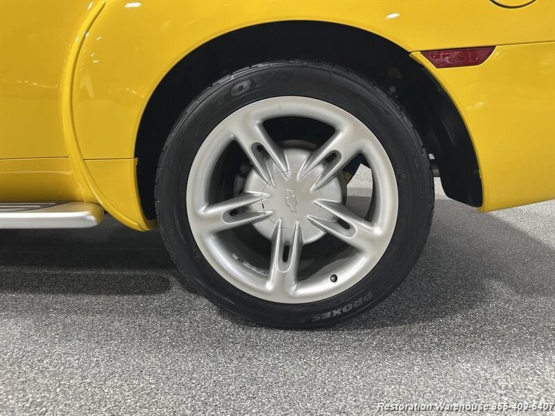 2003 Chevrolet SSR - Image 19 of 21