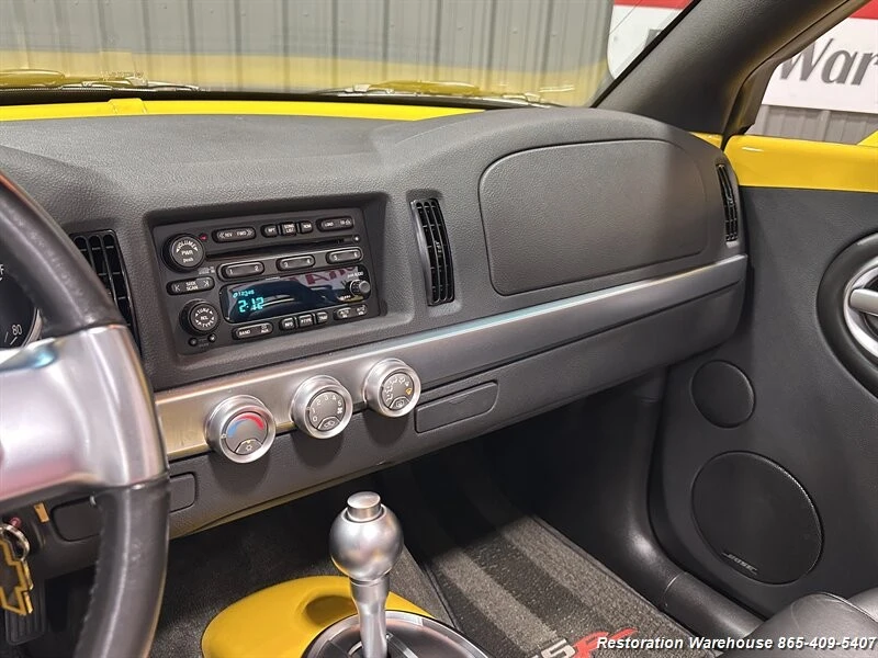 2003 Chevrolet SSR - Image 11 of 21